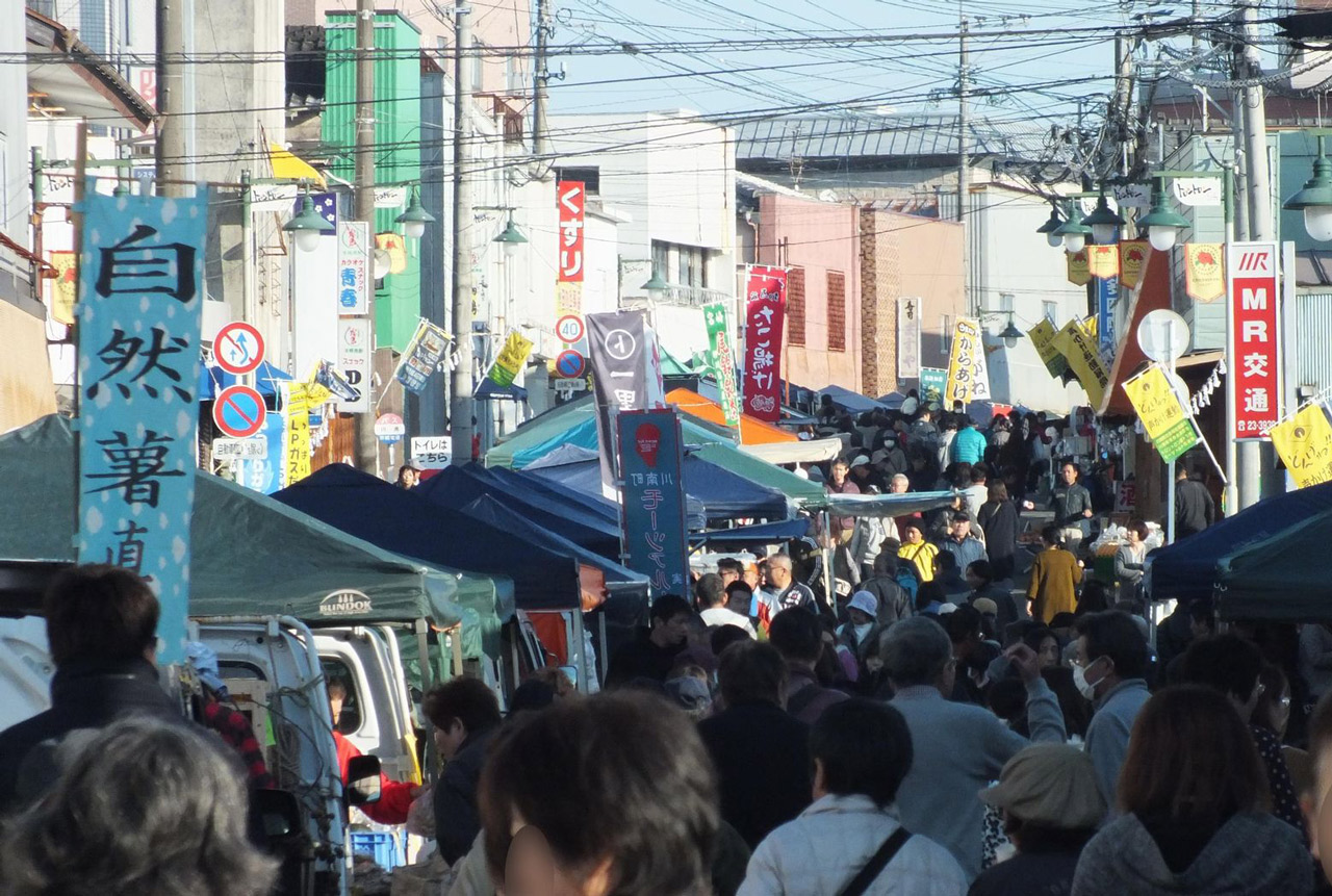 「定期朝市」トロントロン軽トラ市