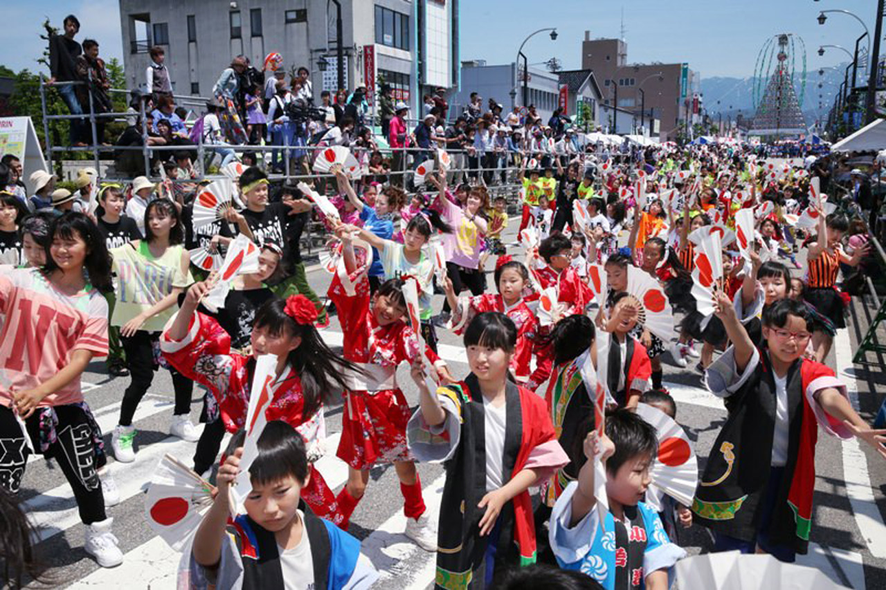 魚津祭組　よっしゃ来い!!CHOUROKUまつり